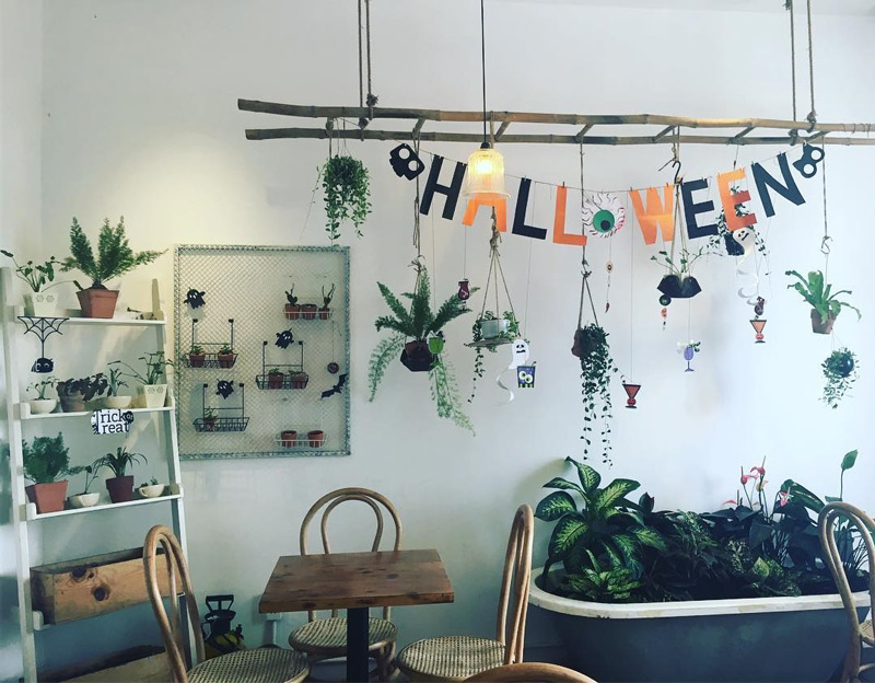 Cách trang trí Halloween quán cafe độc đáo và ấn tượng