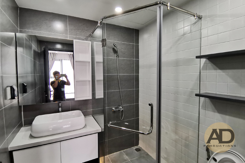 Thiết kế căn hộ chung cư 65m2 với phòng tắm phong cách hiện đại